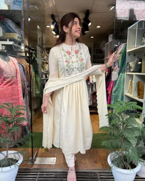 Off-White Flared Suit with Embroidery
